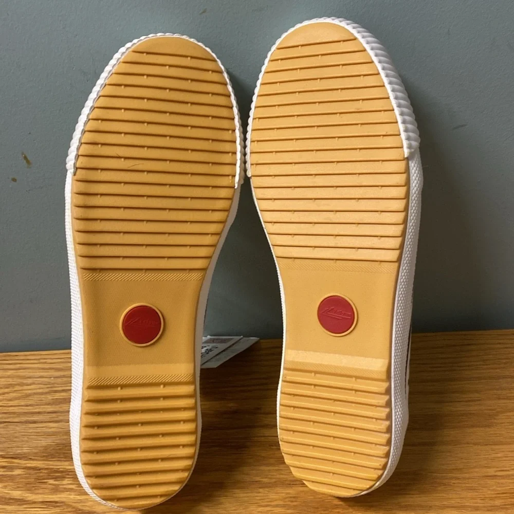 Felyue DaFa White Sneakers Size 40 men’s size Is 7 women’s size is 9 NWT